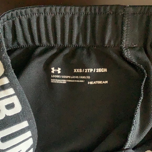 Ladies Under armour shorts - Picture 2 of 3